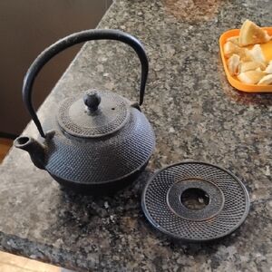 Cast Iron Teapot with Trivet - Black